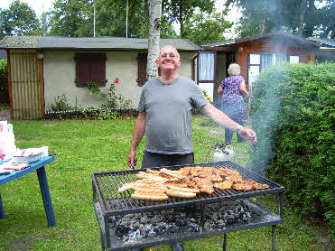 zufriedener Grillmeister